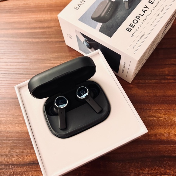 Bang & Olufsen Beoplay EX Earphones - Black and White - Picture 3 of 6